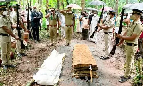 നടന വിസ്മയം തീര്ത്ത നെല്ലിയോടിന് നാടിെൻറ വിട നടന വിസ്മയം തീര്ത്ത നെല്ലിയോടിന് നാടിെൻറ വിട