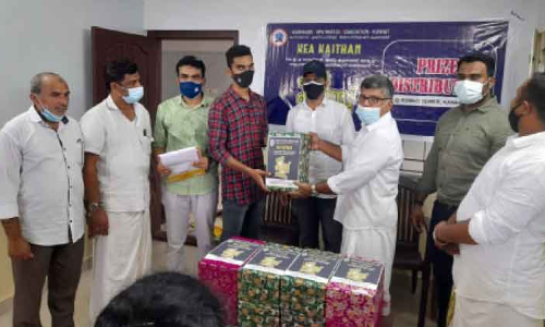 കെ.​ഇ.​എ ഖൈ​ത്താ​ൻ മെ​ഗാ ക്വി​സ് സ​മ്മാ​ന​വി​ത​ര​ണം