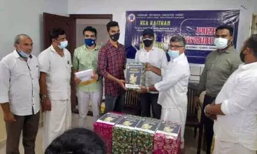 കെ.​ഇ.​എ ഖൈ​ത്താ​ൻ മെ​ഗാ ക്വി​സ് സ​മ്മാ​ന​വി​ത​ര​ണം