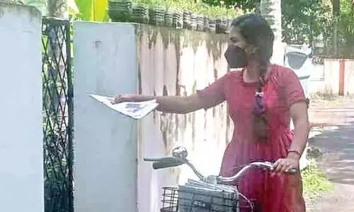 പ​ത്ര​വി​ത​ര​ണം, ട്യൂ​ഷ​ൻ ടീ​ച്ച​ർ, പിന്നെ പഠനം; അ​ഭി​വ​ന്ദ​ന​യു​ടെ  വി​ജ​യ​ത്തി​ന് പ​ത്ത​ര​മാ​റ്റ് തി​ള​ക്കം