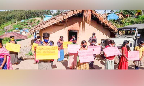 ആദിവാസി മേഖലയിൽ ടവറിനായി വിദ്യാര്‍ഥികളുടെ സൂ​ച​ന സ​മ​രം