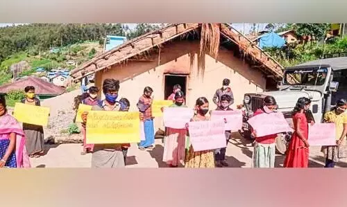 ആദിവാസി മേഖലയിൽ ടവറിനായി വിദ്യാര്‍ഥികളുടെ സൂ​ച​ന സ​മ​രം