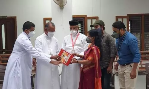 വിദ്യാമൃതംഇനി മലബാറിലും; മമ്മൂട്ടിയുടെ സ്മാർട്ട്‌ ഫോൺ വിതരണ പദ്ധതി ഉദ്​ഘാടനം ചെയ്​തു