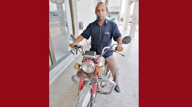 42 വർഷം പത്രവിതരണം; ഹുസൈൻ പ്രവാസത്തോട്​ വിടചൊല്ലുന്നു