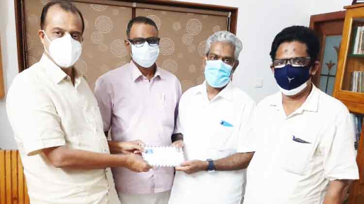 മാറാക്കര ഗ്ലോബൽ കെ.എം.സി.സി മുഖ്യമന്ത്രിക്ക് നിവേദനം നൽകി മാറാക്കര ഗ്ലോബൽ കെ.എം.സി.സി മുഖ്യമന്ത്രിക്ക് നിവേദനം നൽകി