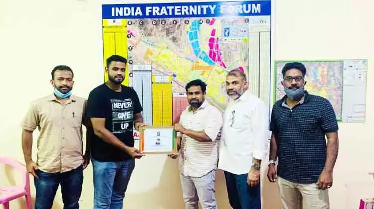 ഫ​സ​ലു​ൽ ആ​ബി​ദ് മാ​ട്ടാ​യി​ക്ക് ഇ​ന്ത്യ ഫ്ര​റ്റേ​ണി​റ്റി ഫോ​റം യാ​ത്ര​യ​യ​പ്പ് ന​ൽ​കി