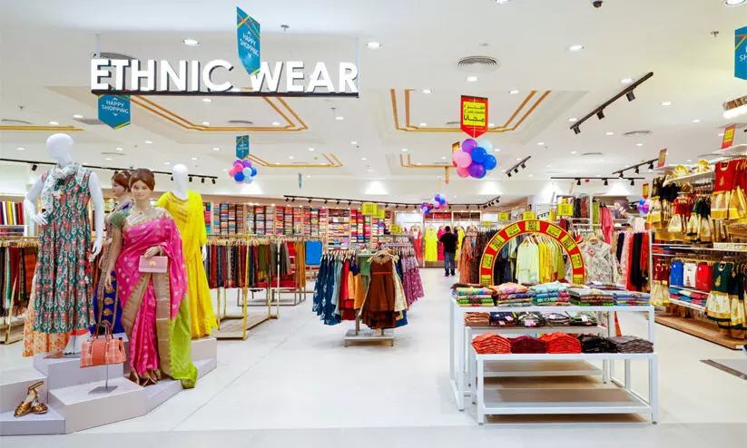 ദാന മാൾ ലുലു ഹൈപ്പർമാർക്കറ്റിൽ നവീകരിച്ച ഫാഷൻ വിഭാഗം തുറന്നു ദാന മാൾ ലുലു ഹൈപ്പർമാർക്കറ്റിൽ നവീകരിച്ച ഫാഷൻ വിഭാഗം തുറന്നു