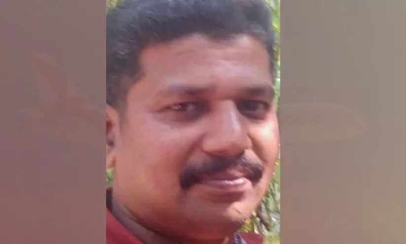 ശാരീരിക അസ്വസ്ഥതയെ തുടർന്ന് ആശുപത്രിയിലേക്ക് പോയ യുവാവ് കുഴഞ്ഞുവീണ് മരിച്ചു ശാരീരിക അസ്വസ്ഥതയെ തുടർന്ന് ആശുപത്രിയിലേക്ക് പോയ യുവാവ് കുഴഞ്ഞുവീണ് മരിച്ചു