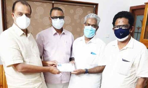 മാറാക്കര ഗ്ലോബൽ കെ.എം.സി.സി മുഖ്യമന്ത്രിക്ക് നിവേദനം നൽകി മാറാക്കര ഗ്ലോബൽ കെ.എം.സി.സി മുഖ്യമന്ത്രിക്ക് നിവേദനം നൽകി