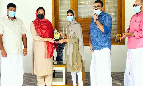 പ​ത്താം ക്ലാ​സ്​​ പ​രീ​ക്ഷ​; മി​ക​ച്ച വി​ജ​യം നേ​ടി​യവരെ ആ​ദ​രി​ച്ചു