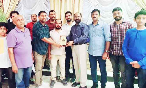 കെ.കെ.എം. ബഷീർ കാറൽമണ്ണക്ക് സഹപ്രവർത്തകർ യാത്രയയപ്പ് നൽകി കെ.കെ.എം. ബഷീർ കാറൽമണ്ണക്ക് സഹപ്രവർത്തകർ യാത്രയയപ്പ് നൽകി