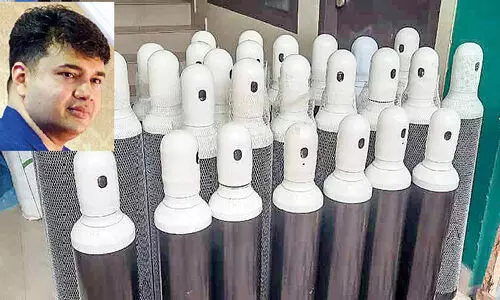 പ്രാ​ണ​വാ​യു​വി​ന്​ കേ​ഴു​ന്ന​വ​ർ​ക്ക്​ കാ​രു​ണ്യ​വു​മാ​യി പ്ര​വാ​സി വ്യ​വ​സാ​യി