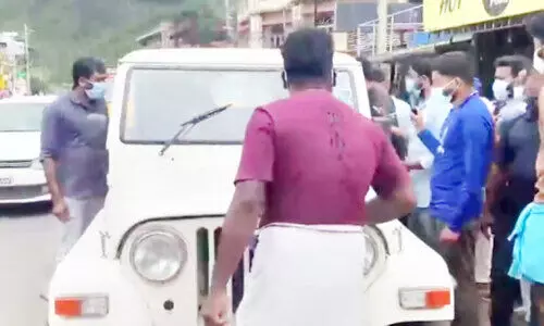 ചാ​യ​കു​ടി​ച്ചതിന് പിഴ; നാട്ടുകാരുടെ പ്രതിഷേധിമറിഞ്ഞ് സെ​ക്ട​റ​ൽ മ​ജി​സ്‌​ട്രേ​റ്റ്