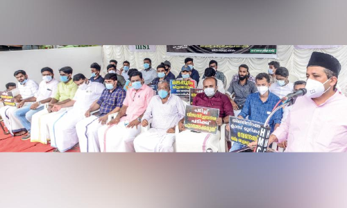 ക​ണ​ക്ക് പ​റ​യു​മ്പോ​ൾ സ​ർ​ക്കാ​ർ ക​ണ്ണ​ട​ക്കു​ന്നു –ഹ​മീ​ദ​ലി ത​ങ്ങ​ൾ