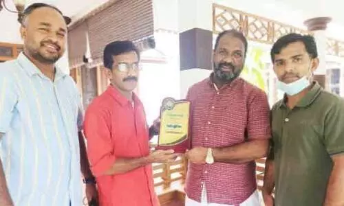 കെ.​കെ.​എം.​എ മെ​ട്രോ മെ​ഡി​ക്ക​ൽ റ​മ​ദാ​ൻ ക്വി​സ് വി​ജ​യി​ക​ളെ നാ​ട്ടി​ൽ ആ​ദ​രി​ച്ചു