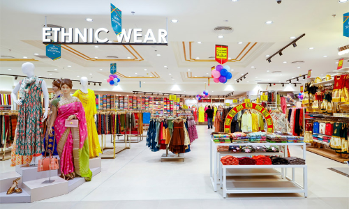 ദാന മാൾ ലുലു ഹൈപ്പർമാർക്കറ്റിൽ നവീകരിച്ച ഫാഷൻ വിഭാഗം തുറന്നു