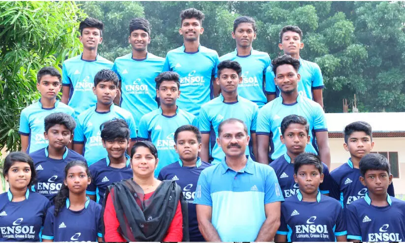 എറണാകുളത്ത് വളരുന്നുണ്ട്, മികച്ചൊരു ഹോക്കി ടീം എറണാകുളത്ത് വളരുന്നുണ്ട്, മികച്ചൊരു ഹോക്കി ടീം