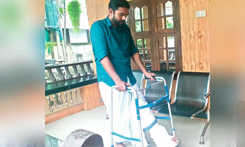 വേ​ദ​ന​യാ​ണി​പ്പോ​ൾ​ ഷ​രീ​ഫി​െൻറ കൂ​ട്ട്​