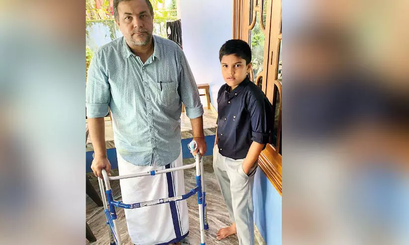 തുടരുന്ന ചികിത്സകളുമായി അബ്ദുറഹ്മാനും കുടുംബവും തുടരുന്ന ചികിത്സകളുമായി അബ്ദുറഹ്മാനും കുടുംബവും