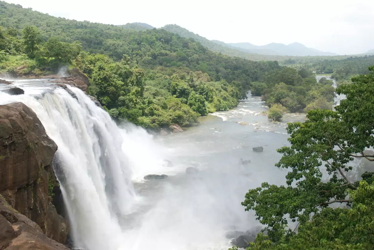 അതിരപ്പിള്ളിയും തുമ്പൂർമുഴിയും ചൊവ്വാഴ്ച തുറക്കും