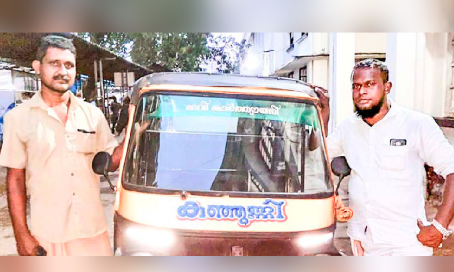 ന​ഗ​ര​മ​ധ്യ​ത്തി​ൽ ഓ​ട്ടോ​യി​ൽ യു​വ​തി​ക്ക്​ സു​ഖ​പ്ര​സ​വം