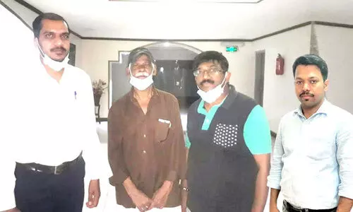 എംബസി ഉദ്യോഗസ്ഥൻ ചമഞ്ഞ് മലയാളിയുടെ തട്ടിപ്പ്: സൈനുലാബിദീന് സുമനസ്സുകൾ തുണയായി എംബസി ഉദ്യോഗസ്ഥൻ ചമഞ്ഞ് മലയാളിയുടെ തട്ടിപ്പ്: സൈനുലാബിദീന് സുമനസ്സുകൾ തുണയായി