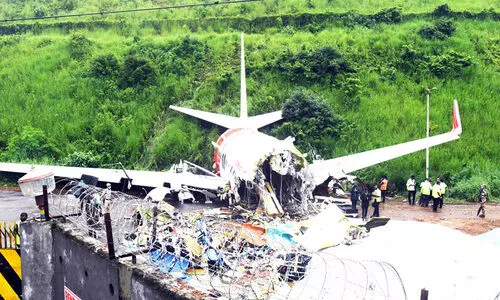 കരിപ്പൂർ വിമാനാപകടത്തിന് നാളെ ഒരുവയസ്സ്: നഷ്ടപരിഹാരം ഇനിയും അകലെ കരിപ്പൂർ വിമാനാപകടത്തിന് നാളെ ഒരുവയസ്സ്: നഷ്ടപരിഹാരം ഇനിയും അകലെ