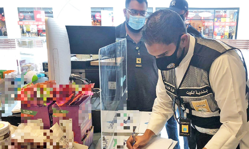 കോ​വി​ഡ്​ പ്രോ​േ​ട്ടാ​കോ​ൾ: ക​ട​ക​ളി​ൽ പ​രി​ശോ​ധ​ന