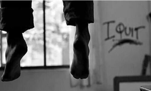 വീ​ട്ടു​കാ​ർ സ്വീ​ക​രി​ക്കാ​ൻ ത​യാ​റാ​യി​ല്ല; പരോളിലിറങ്ങിയ കൊലക്കേസ്​ പ്രതി തൂങ്ങിമരിച്ച നിലയിൽ