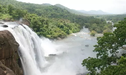 അതിരപ്പിള്ളിയും തുമ്പൂർമുഴിയും ചൊവ്വാഴ്ച തുറക്കും