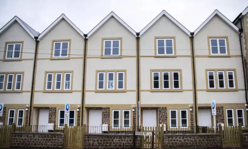 ഈ മൂന്ന്​ നില വീടിനെന്താ കുഴപ്പമെന്ന്​ അറിയണമെങ്കിൽ ഒന്നൂടെ സൂക്ഷിച്ച്​ നോക്കണം