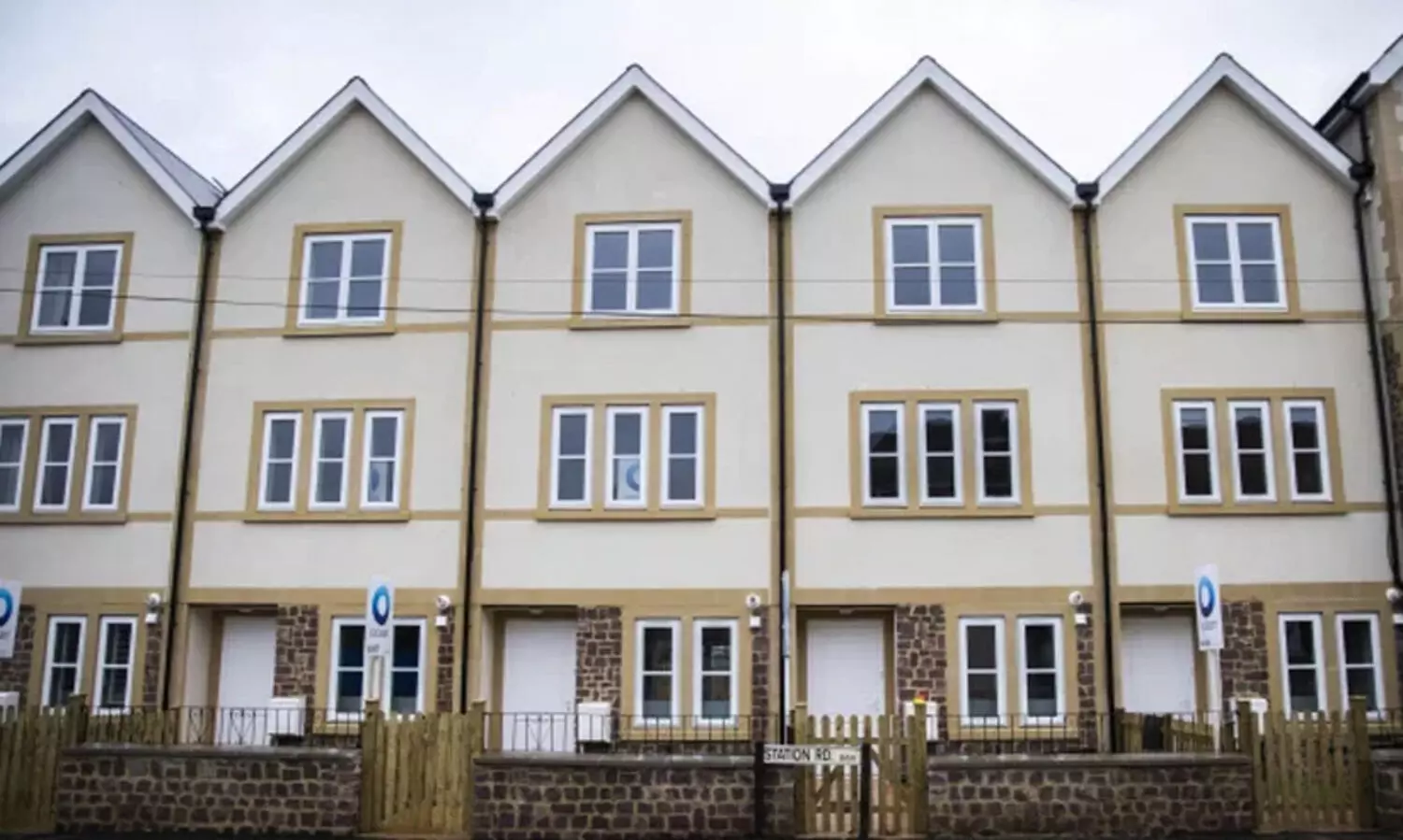 ഈ മൂന്ന്​ നില വീടിനെന്താ കുഴപ്പമെന്ന്​ അറിയണമെങ്കിൽ ഒന്നൂടെ സൂക്ഷിച്ച്​ നോക്കണം