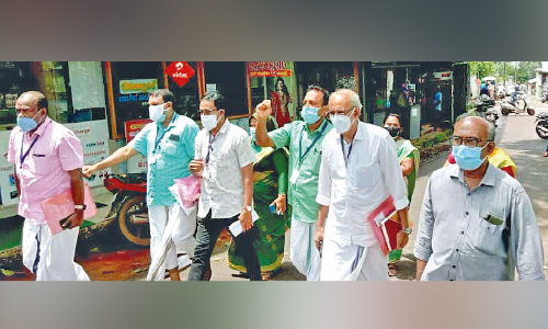 വ​ള്ളി​ക്കു​ന്ന് ഗ്രാ​മ​പ​ഞ്ചാ​യ​ത്ത് ഭ​ര​ണ​സ​മി​തി യോ​ഗം യു.​ഡി.​എ​ഫ് അം​ഗ​ങ്ങ​ള്‍ ഇ​റ​ങ്ങി​പ്പോ​യി