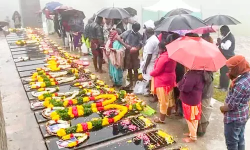 ഒാർമകളിൽ പെട്ടിമുടി വീണ്ടും വിതുമ്പി; ഹൃദയം നീറി ഉറ്റവർ, ​വിവി​ധ​യി​ട​ങ്ങ​ളി​ൽ മൗ​ന​പ്രാ​ര്‍ഥ​ന ന​ട​ന്നു