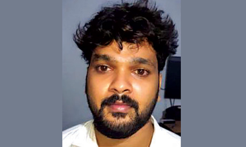 27 ലക്ഷം രൂപയുടെ കുഴല്‍പണം പിടികൂടി; സം​ശ​യം തോ​ന്നാ​തി​രി​ക്കാ​ന്‍ ഭാ​ര്യ​യെ ഒ​പ്പം കൂ​ട്ടി​