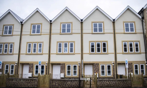 ഈ മൂന്ന്​ നില വീടിനെന്താ കുഴപ്പമെന്ന്​ അറിയണമെങ്കിൽ ഒന്നൂടെ സൂക്ഷിച്ച്​ നോക്കണം