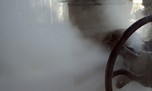 സിലിണ്ടറിൽനിന്ന്​ ഗ്യാസ് ചോർന്ന് ജീവനക്കാരനും വയോധിക ദമ്പതികൾക്കും പൊള്ളലേറ്റു