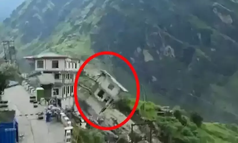 ഉത്തരാഖണ്ഡില് ഹോട്ടല് തകര്ന്നുവീണു ഉത്തരാഖണ്ഡില് ഹോട്ടല് തകര്ന്നുവീണു