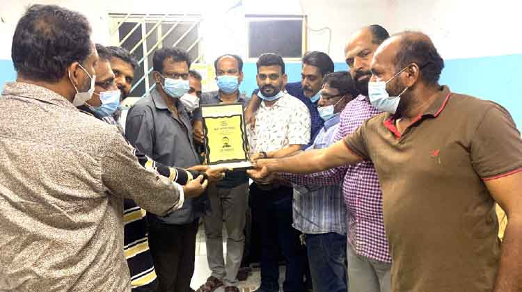 ശി​ഫ മ​ല​യാ​ളി​സ​മാ​ജം ഫൗ​ണ്ടേ​ഴ്സ് യാ​ത്ര​യ​യ​പ്പ് ന​ൽ​കി