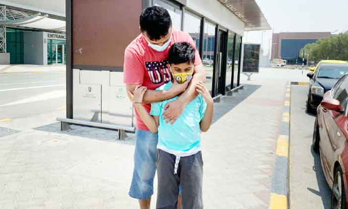 അ​ബൂ​ദ​ബി​യി​ലേ​ക്ക്​ ആ​ദ്യ​ദി​നം എ​ത്തി​യ​ത്​ ആ​റു​ വി​മാ​നം