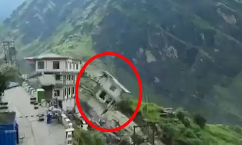 ഉത്തരാഖണ്ഡില്‍ ഹോട്ടല്‍ തകര്‍ന്നുവീണു