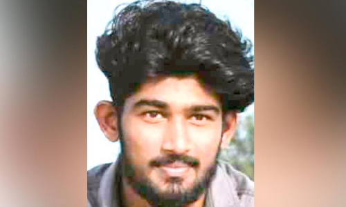 ബൈക്ക്​ യാത്രക്കാരൻ മരിച്ച സംഭവം: ലോറി ജീവനക്കാർ രക്ഷപ്പെടുത്താൻ ശ്രമിച്ചില്ലെന്ന്​​ പരാതി