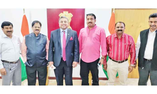 ട്രാ​ക്ക്​ കേ​ന്ദ്ര ക​മ്മി​റ്റി ഭാ​ര​വാ​ഹി​ക​ൾ അം​ബാ​സ​ഡ​റെ സ​ന്ദ​ർ​ശി​ച്ചു