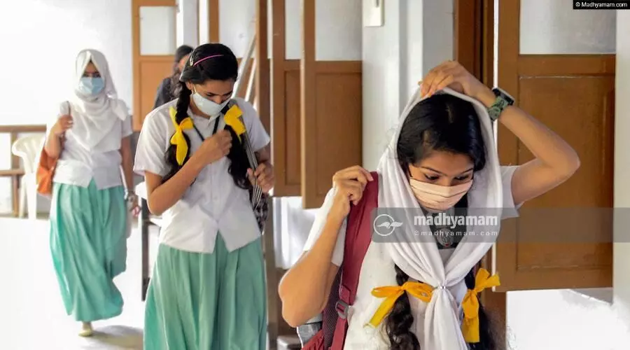 മലബാറിലെ കുട്ടികൾ തെരുവിൽ പഠിക്കണമെന്നാണോ മ​ന്ത്രി പറയുന്നത്​?