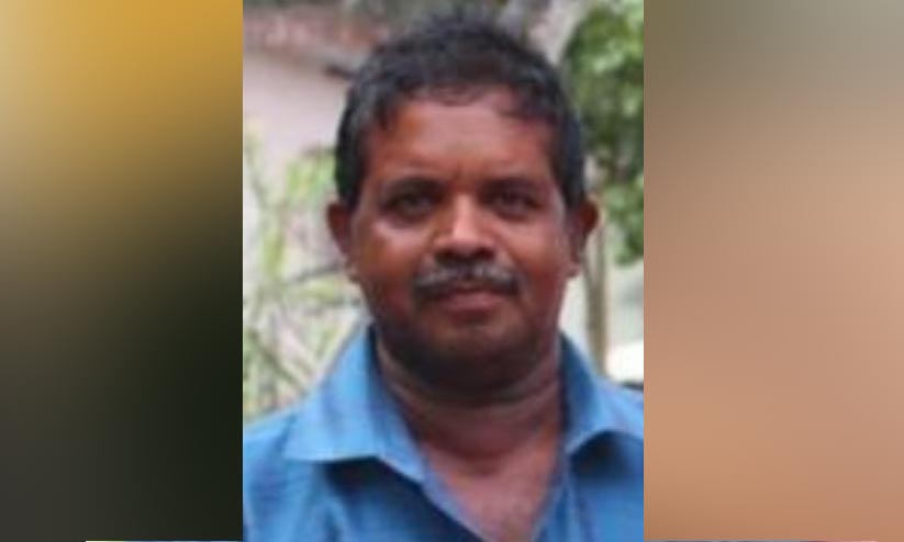 ബോട്ട് തിരയിൽപ്പെട്ട് മറിഞ്ഞ് മത്സ്യതൊഴിലാളി മരിച്ചു ബോട്ട് തിരയിൽപ്പെട്ട് മറിഞ്ഞ് മത്സ്യതൊഴിലാളി മരിച്ചു