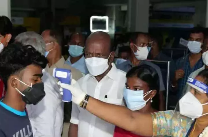 കേരളത്തിൽ നിന്നുള്ള യാത്രാക്കാർക്ക് തമിഴ്നാട്ടിൽ കടുത്ത നിയന്ത്രണം, പരിശോധനക്ക് മന്ത്രിമാരും