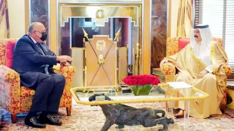 ഈജിപ്ത് വിദേശകാര്യ മന്ത്രി ഹമദ് രാജാവുമായി ചർച്ച നടത്തി ഈജിപ്ത് വിദേശകാര്യ മന്ത്രി ഹമദ് രാജാവുമായി ചർച്ച നടത്തി