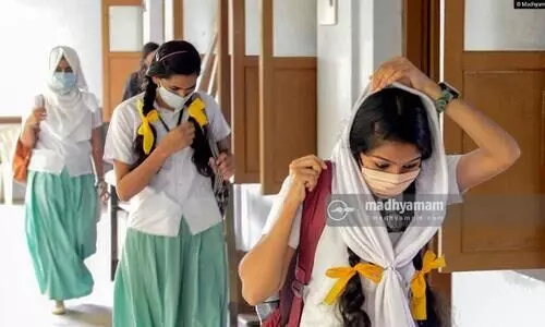 മലബാറിലെ കുട്ടികൾ തെരുവിൽ പഠിക്കണമെന്നാണോ മ​ന്ത്രി പറയുന്നത്​?