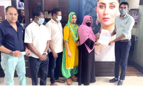 ഫൈ​സ​ൽ പ​റ​മ്പ​െൻറ കു​ടും​ബ​ത്തി​ന് ധ​ന​സ​ഹാ​യം കൈ​മാ​റി