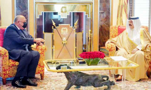 ഈജിപ്​ത്​ ​വിദേശകാര്യ മന്ത്രി​ ഹമദ്​ രാജാവുമായി ചർച്ച നടത്തി